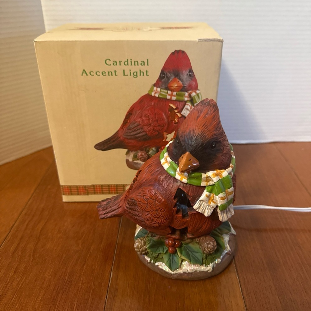 Cracker Barrel Holiday Cardinal Accent Tabletop Light 7” scarf Holly